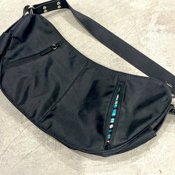 Lululemon Sling Bag - RARE - Picture 2 of 5